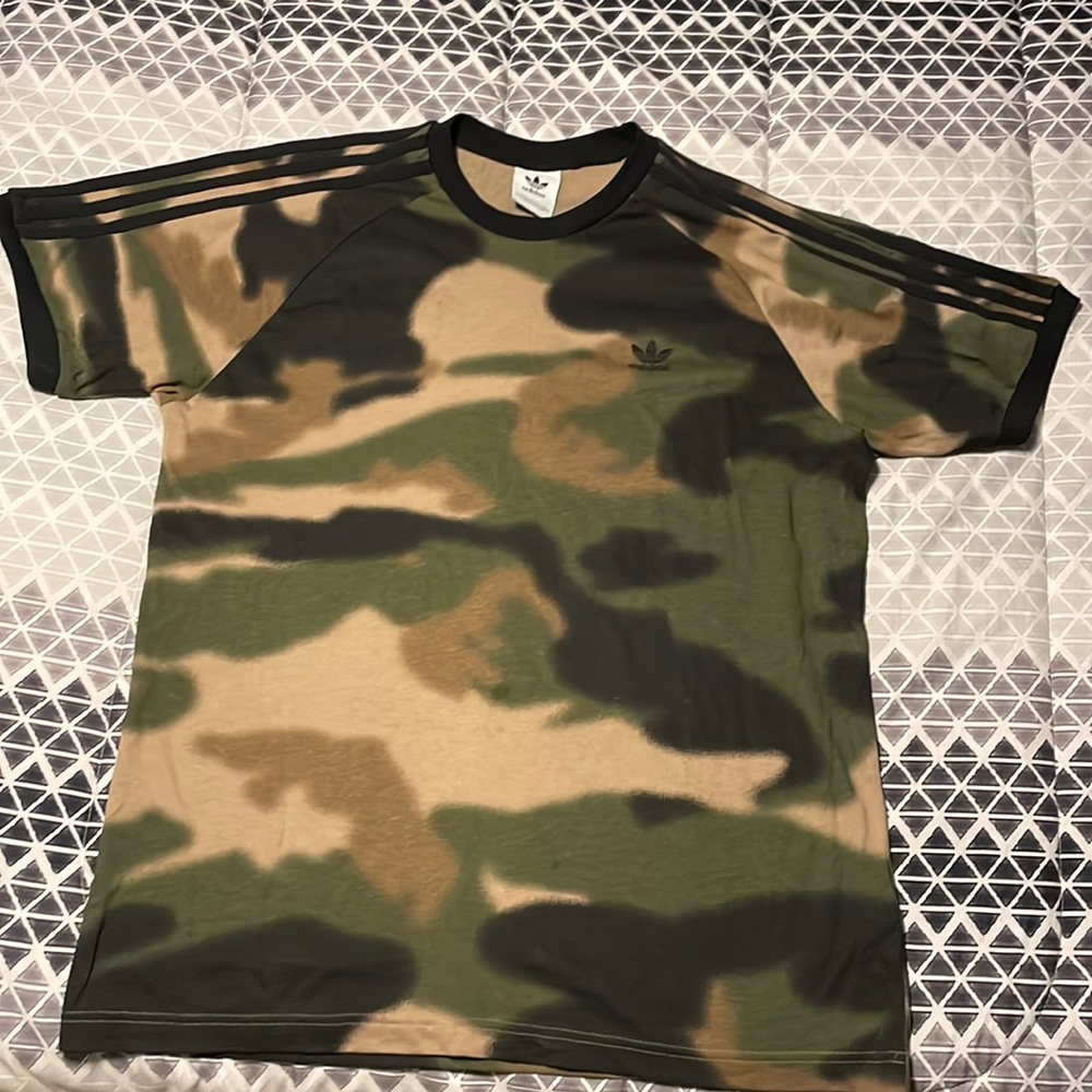 Adidas LARGE Like NEW